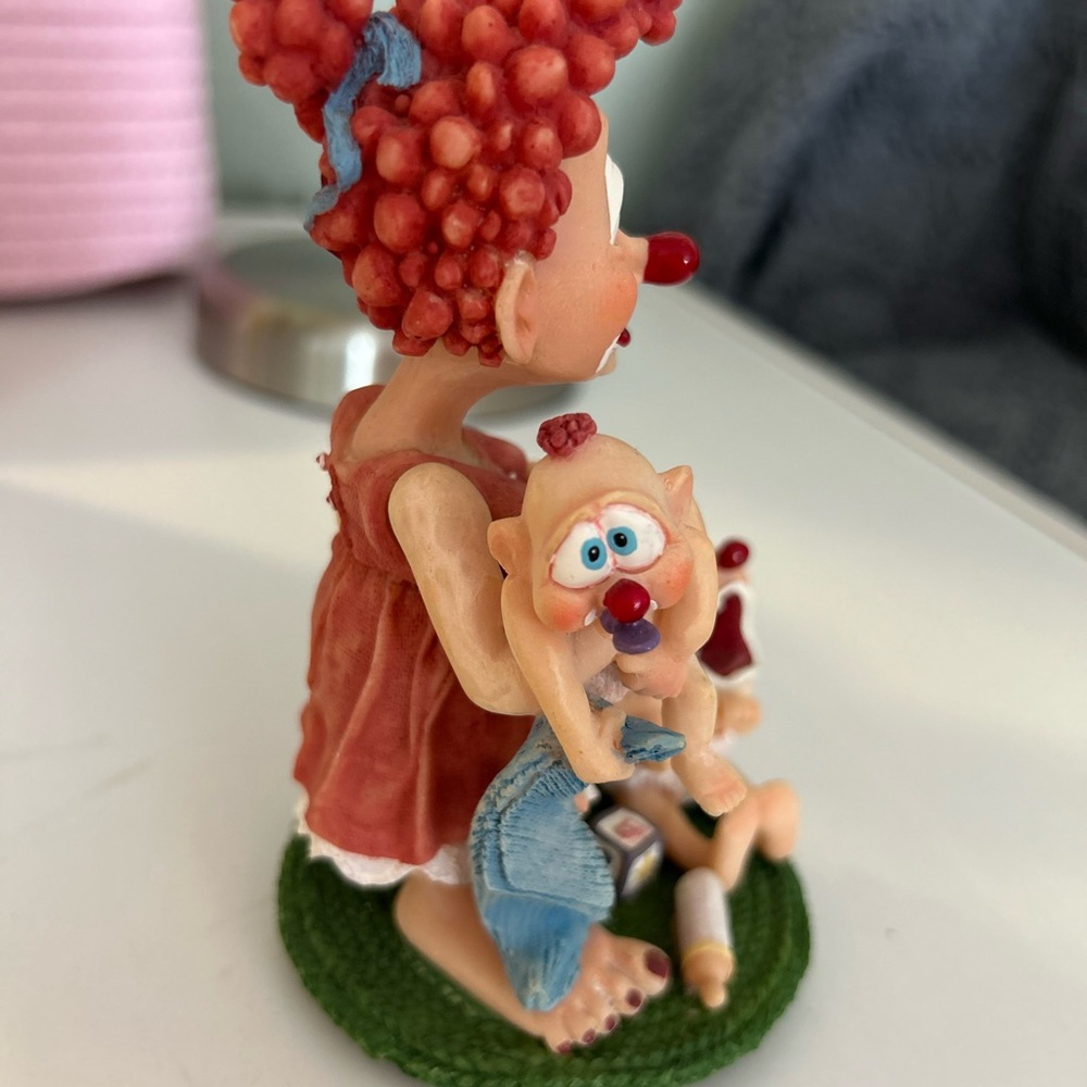 Slapstix Clown Figurine with Babies - Picture 5 of 12